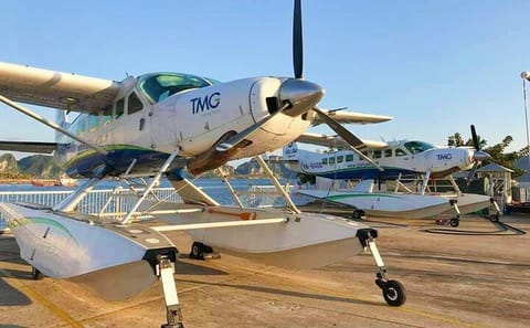 Scenic Seaplane and Luxury Cruise Tour in Halong Bay