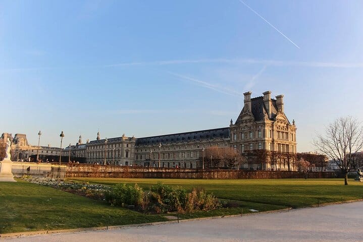 Paris Private Luxury Tour with shopping, cabaret, Lunch cruise and city Tour 10
