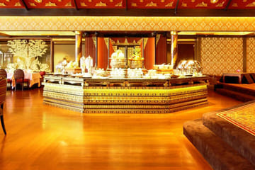 Gourmet Dinner and Cultural Show at Mandarin Oriental Bangkok