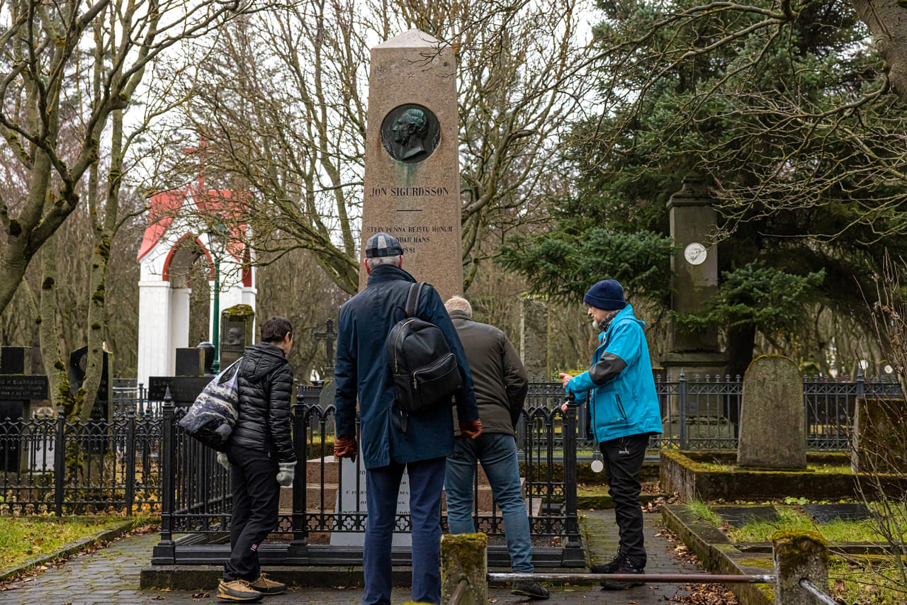 A Private Reykjavik Folklore Tour in front of the monument to Jon Sigurdsson, leader of the Icelandic independent movement
