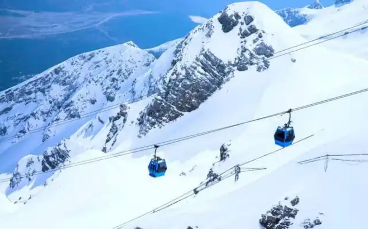 Ropeway to the glacier park 