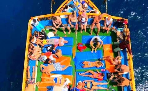Alanya Grand Pirate Boat Tour with Lunch and Drinks