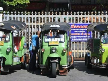 Bangkok: Michelin Guide Street Food Tour by Tuk Tuk