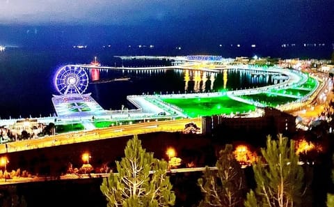 Private Night Panoramic Tour of Baku's Highlights