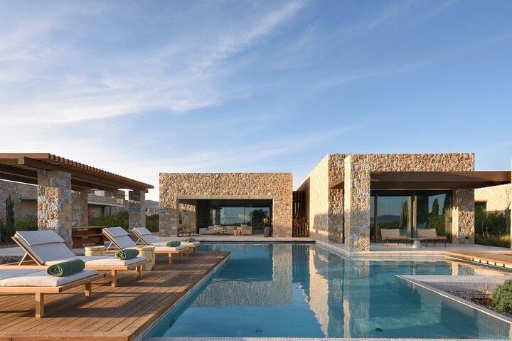 Private Transfer from Costa Navarino to Athens 6