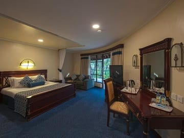 6-Day Safari Tour in Nairobi, Maasai Mara, and Naivasha