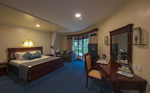 6-Day Safari Tour in Nairobi, Maasai Mara, and Naivasha