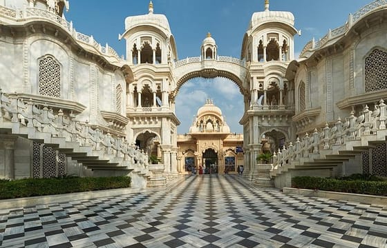 2 Days Mathura and Vrindavan Tour with Aarti Ceremony and Boat Ride in Vrindavan