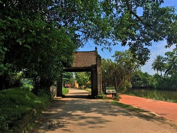 Duong Lam Ancient Village and Local Life Private Day Tour