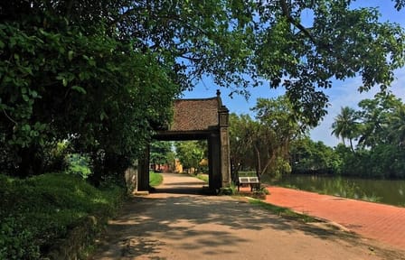 Duong Lam Ancient Village and Local Life Private Day Tour