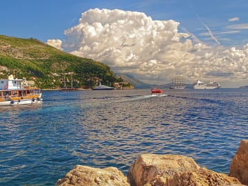 Dubrovnik Walking Tour and Scenic Boat Ride Experience