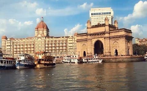 Cultural Tour of Kanheri Caves, Crawford Market, and Kala Ghoda in Mumbai