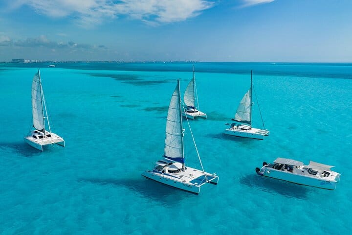 Cancún Catamaran to Isla Mujeres + Snorkel, Open Bar & Lunch 3