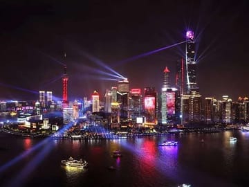 Private Shanghai Night River Cruise and Hot Pot Dining Experience