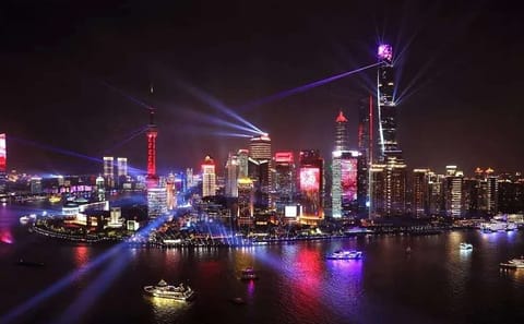 Private Huangpu River Cruise and Hot Pot Dinner in Shanghai