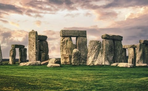 Stonehenge Day Trip from London with Guided Tour