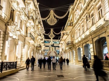 Baku-city-tour-Azerbaijan-tour-Nizami-street-tarqovi