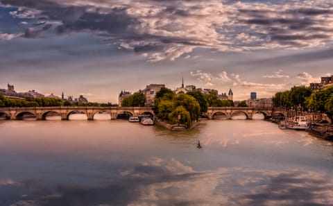 Private 13-Day Van Tour from Paris to Rome