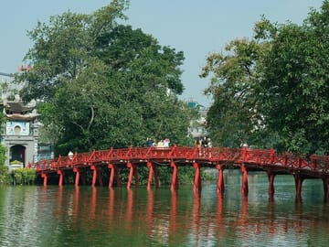 Culinary Tour of Hanoi: Market Visit and Cooking Class