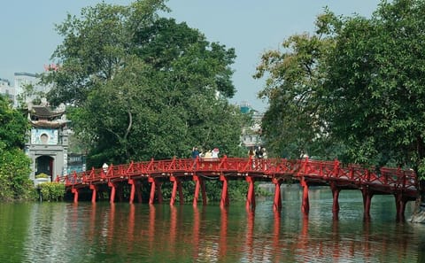 Culinary Tour of Hanoi: Market Visit and Cooking Class