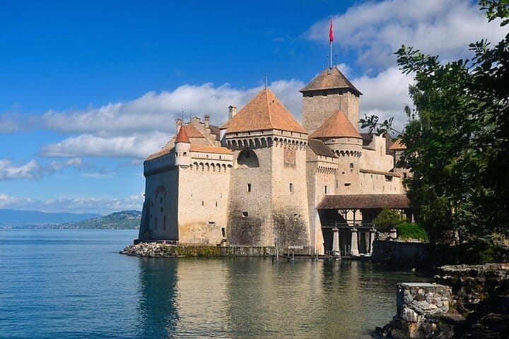 Full Day Private Tour to Geneva - Montreux and Chillon Castle  5