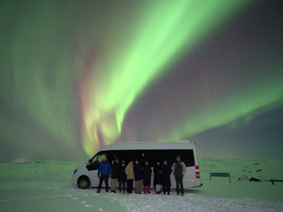 Northern Lights Tour small group with professional photos included, hot chocolate and cookies — Icecube ehf