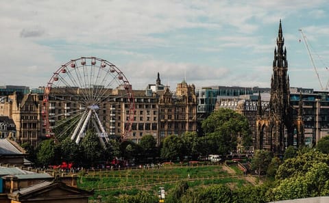 Edinburgh and Loch Lomond Day Tour from Glasgow