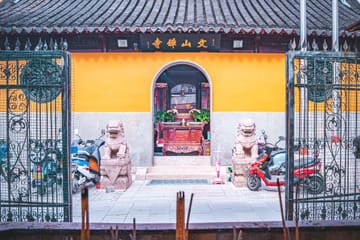 Suzhou Food Tour in Historic Alleyways and Gardens