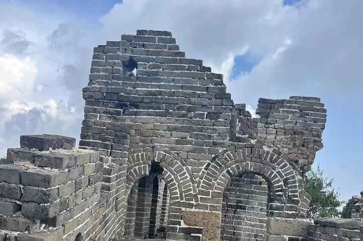 Private Great Wall Hiking tour from Jiankou to Mutianyu section.
