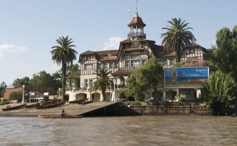 Tigre Delta Boat Tour with Lunch from Buenos Aires