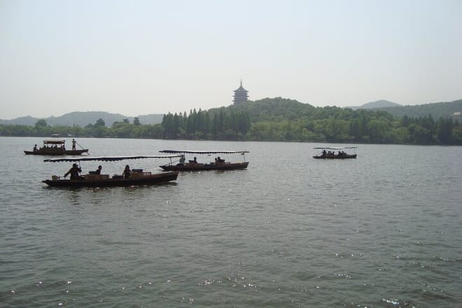 Shanghai to Hangzhou one day bullet train tour with Chinese lunch photo 4