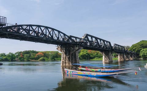 Private Tour of Thaka Floating Market and Erawan Falls