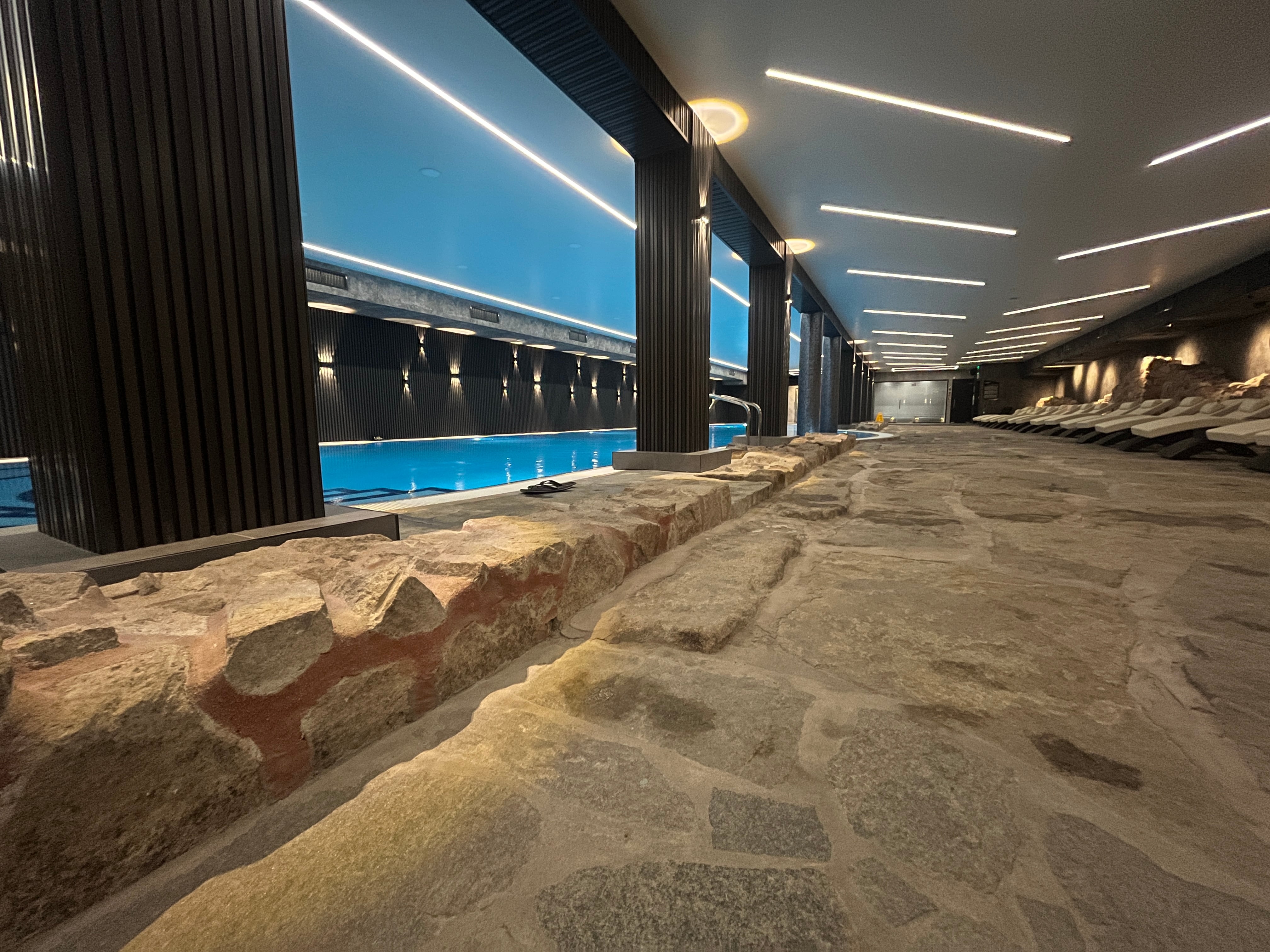 picture of a famous spa center pool in plovdiv