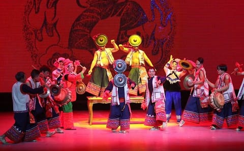 Private Cultural Night Tour with Dynamic Yunnan Show in Kunming