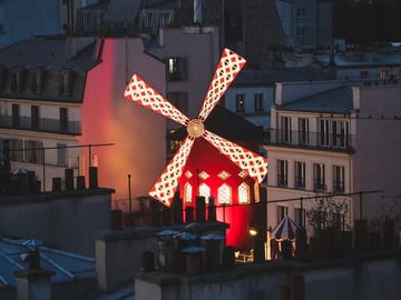 Montmartre Walking Tour with Street Art and Drink Tasting