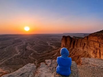 3-Day Tour: Edge of the World, City tour and Red Sand from Riyadh