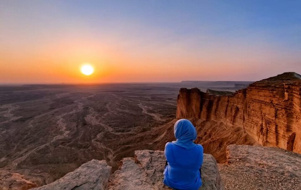 Edge of the World Hike and 4x4 Safari near Riyadh