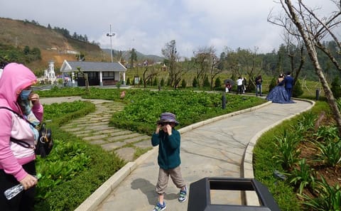 Hanoi to Sapa: Two-Day Tour of Ethnic Villages by Train and Bus