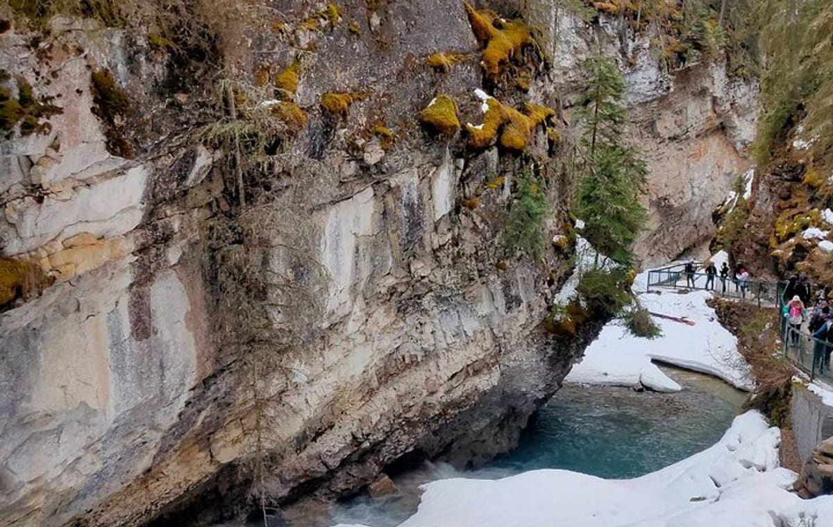 Lake Louise Johnston Canyon Icewalk Banff Town tour from Banff
