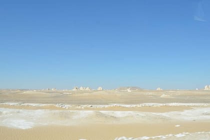 White Desert Adventure in 2 days from Cairo