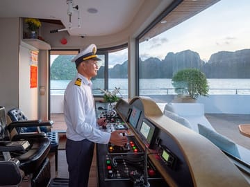 From Hanoi : Leona Cruise 5-star Halong Bay Day Trip