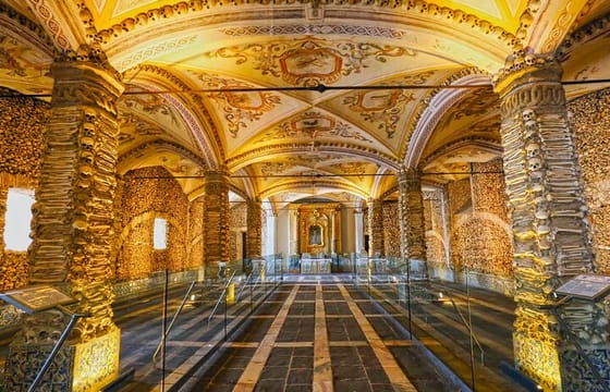 Évora: Private walking tour with tickets to main monuments