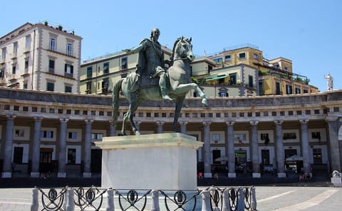 Private Walking Tour of Historic Naples Landmarks