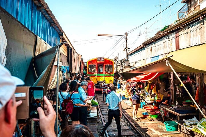 Bangkok Private Tour: Floating Market & Train Market Experience