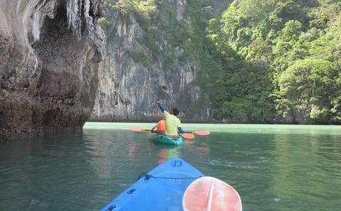 Half-Day Kayaking Tour of Talabeng Sea Cave, Ko Lanta Yai
