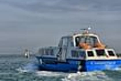 Venezia: Noleggio motoscafo per 2 ore con aperitivo