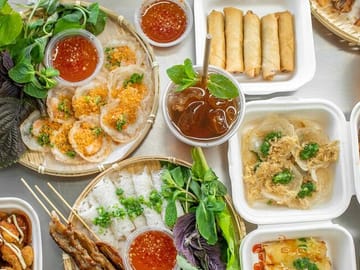 Savor local cuisine with dishes that reflect the region's rich heritage, including freshly caught seafood prepared on-site.