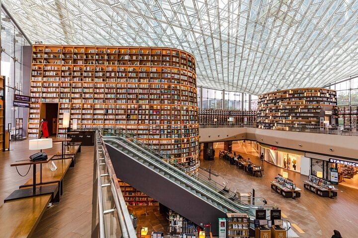 Iconic COEX Starfield Library photo stop