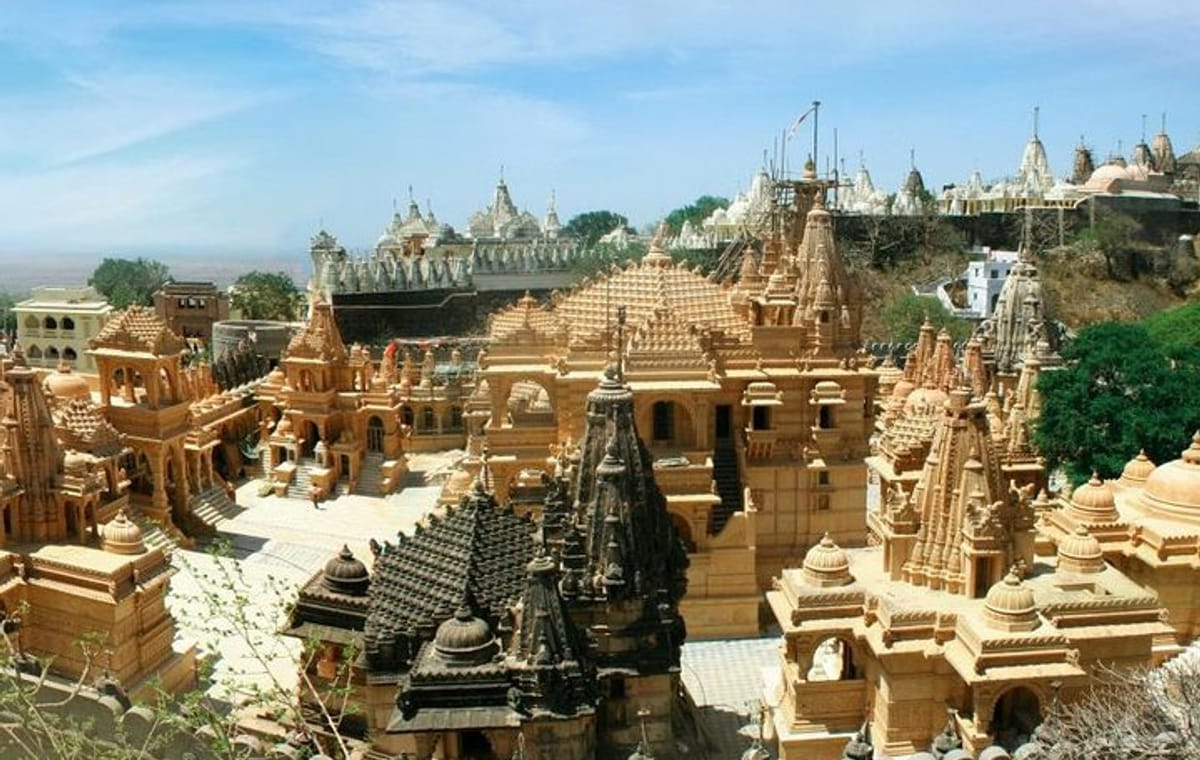 Divine Hills and Temples: Palitana Jain Temple Trekking Tour