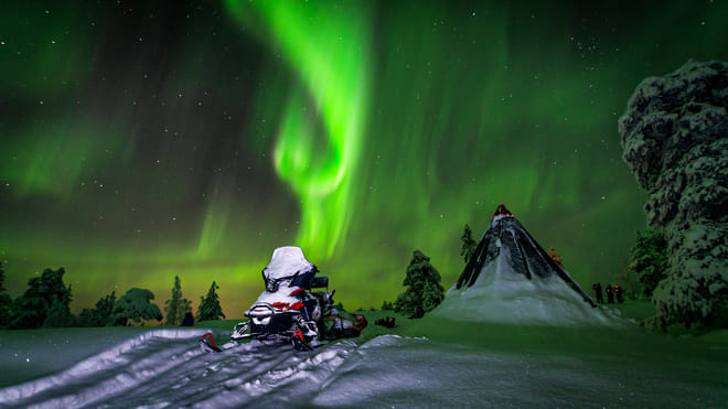Hunting Northern Lights by Snowmobiles - Saariselkä, Inari